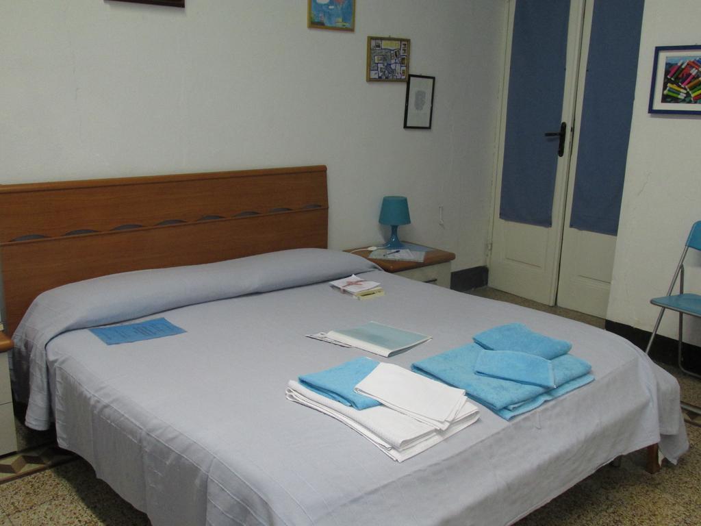 Guest House Erika La Spezia Værelse billede